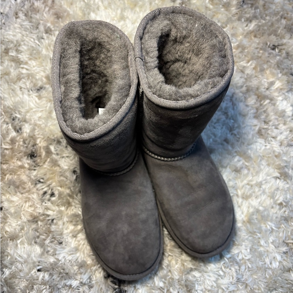 Women’s Size 5 UGG Grey Boots - Picture 3 of 9